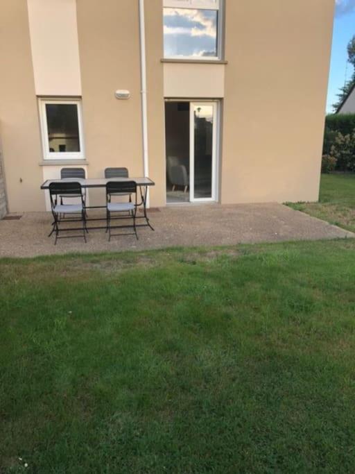 Appartement Au Rdc Avec Jardin Clos, Au Calme. Saint-Aubin-du-Cormier Exterior photo